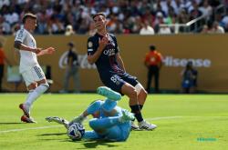 足协杯四强战对决在即！波士顿凯尔特人演练定位球，罗马密集防守应对(足协杯半决赛几场)