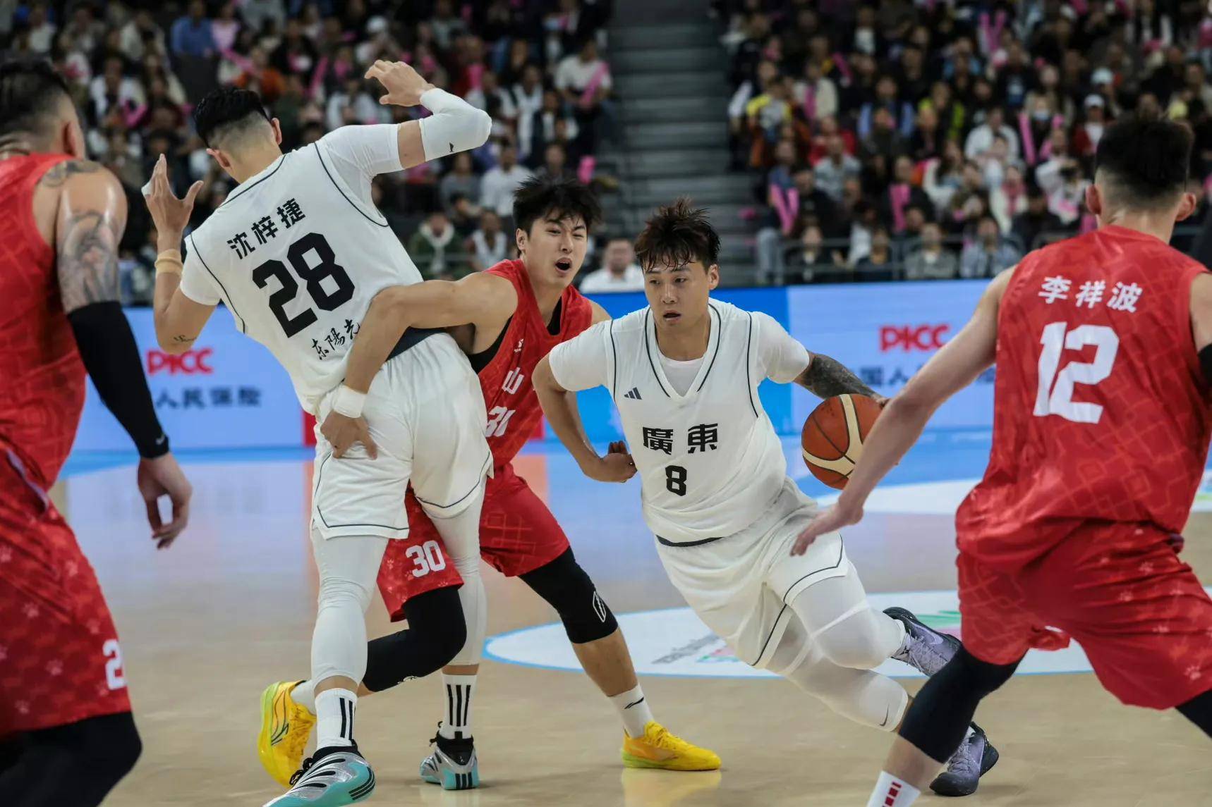 布伦森赛后谦逊发言登热搜，辽宁男篮大胜山东泰山引发热议的简单介绍